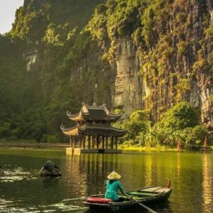 Local-boat-Tam-Coc-1 Local-boat-Tam-Coc-1